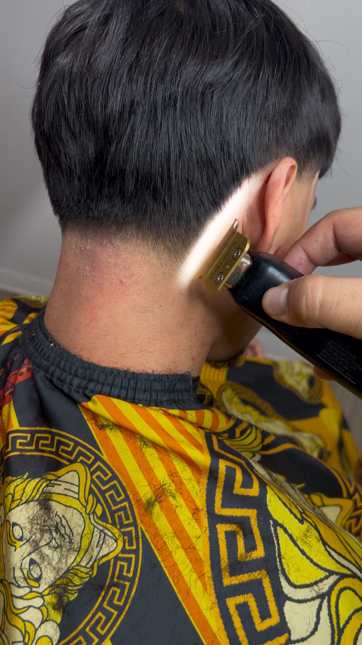 JCUTZZ barber at work
